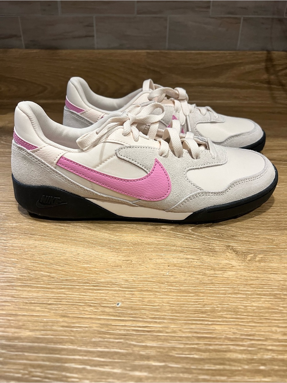 NWT: Nike Terra Manta Suede Low Top Sneaker (Chalk/ Magenta/ Off Noir)